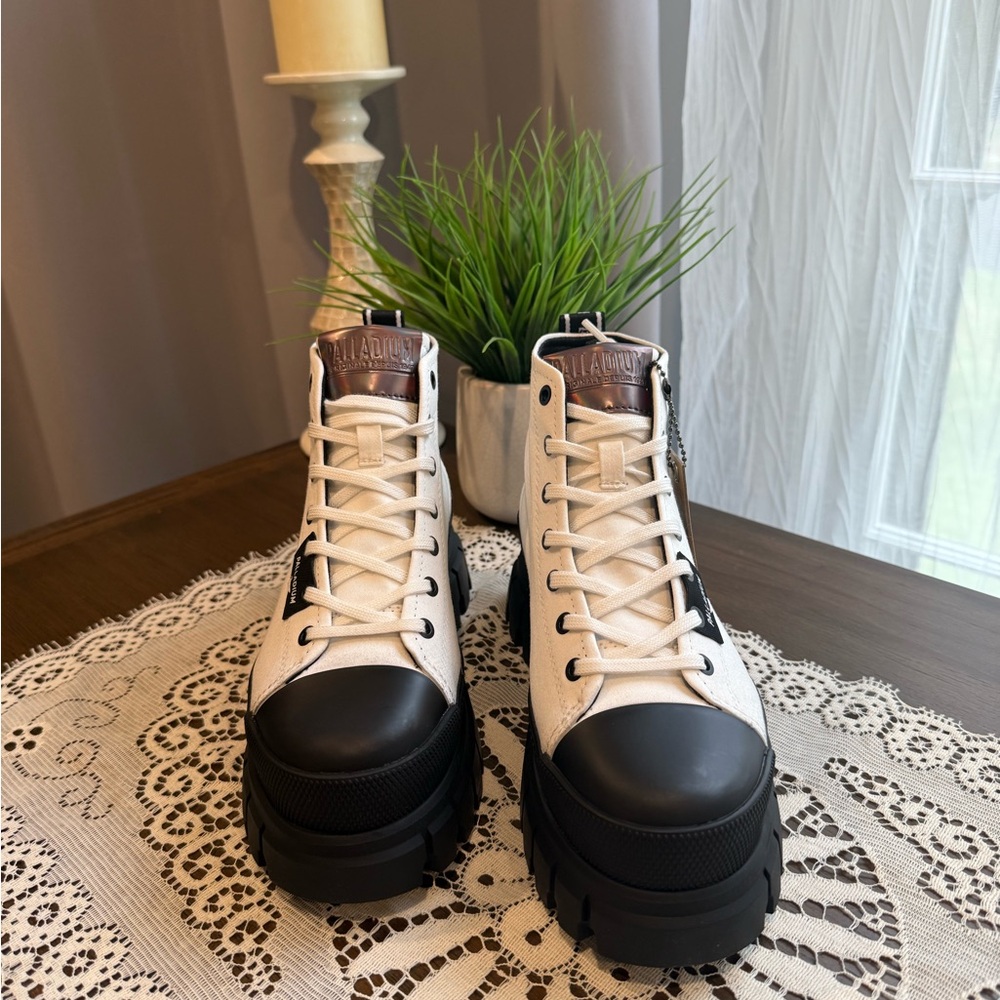 NIB Palladium Women’s Black and Cream High-Top Sneakers size 6.5 - Picture 2 of 5
